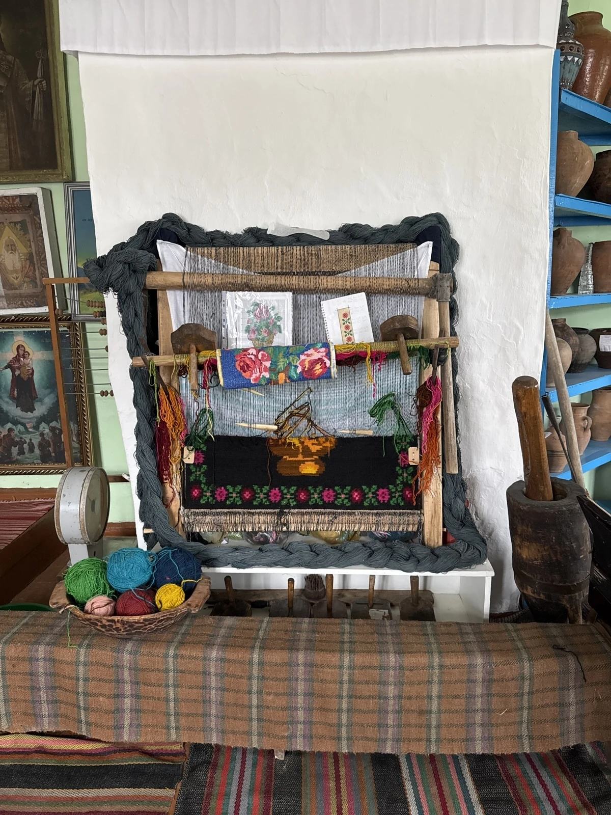 Război de țesut și unelte textile